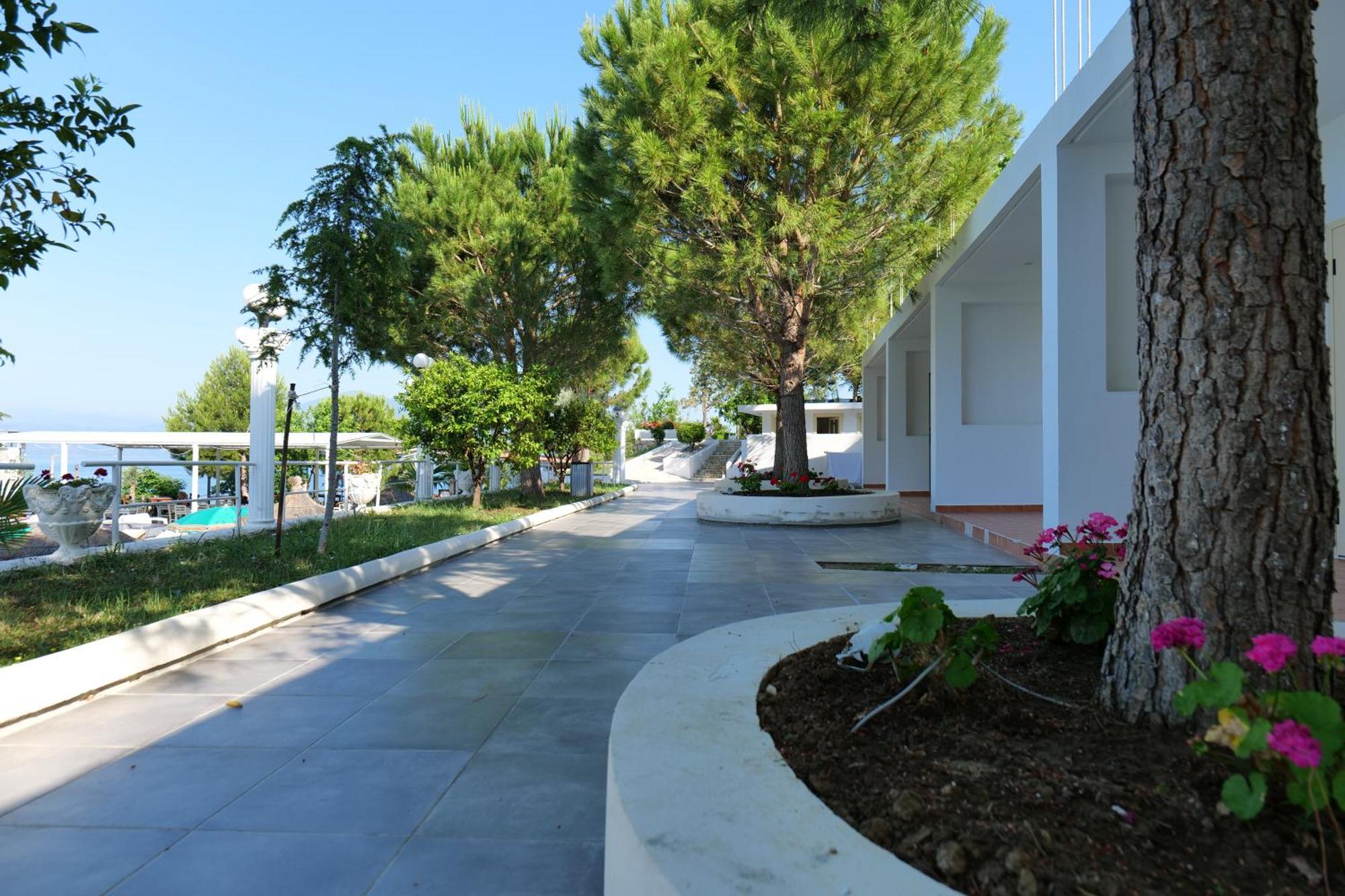 Edva Resort Radhimë Exterior foto