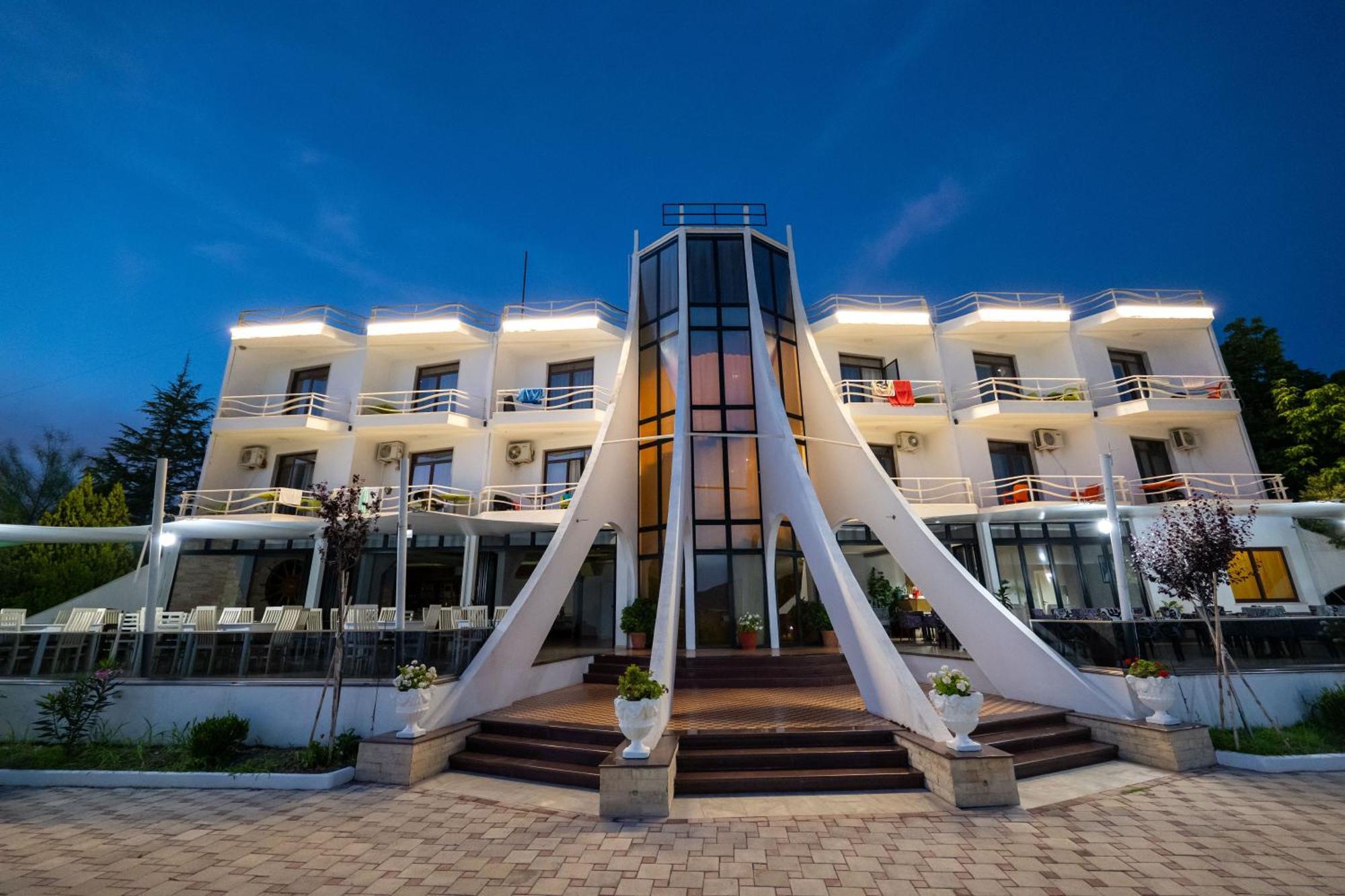 Edva Resort Radhimë Exterior foto