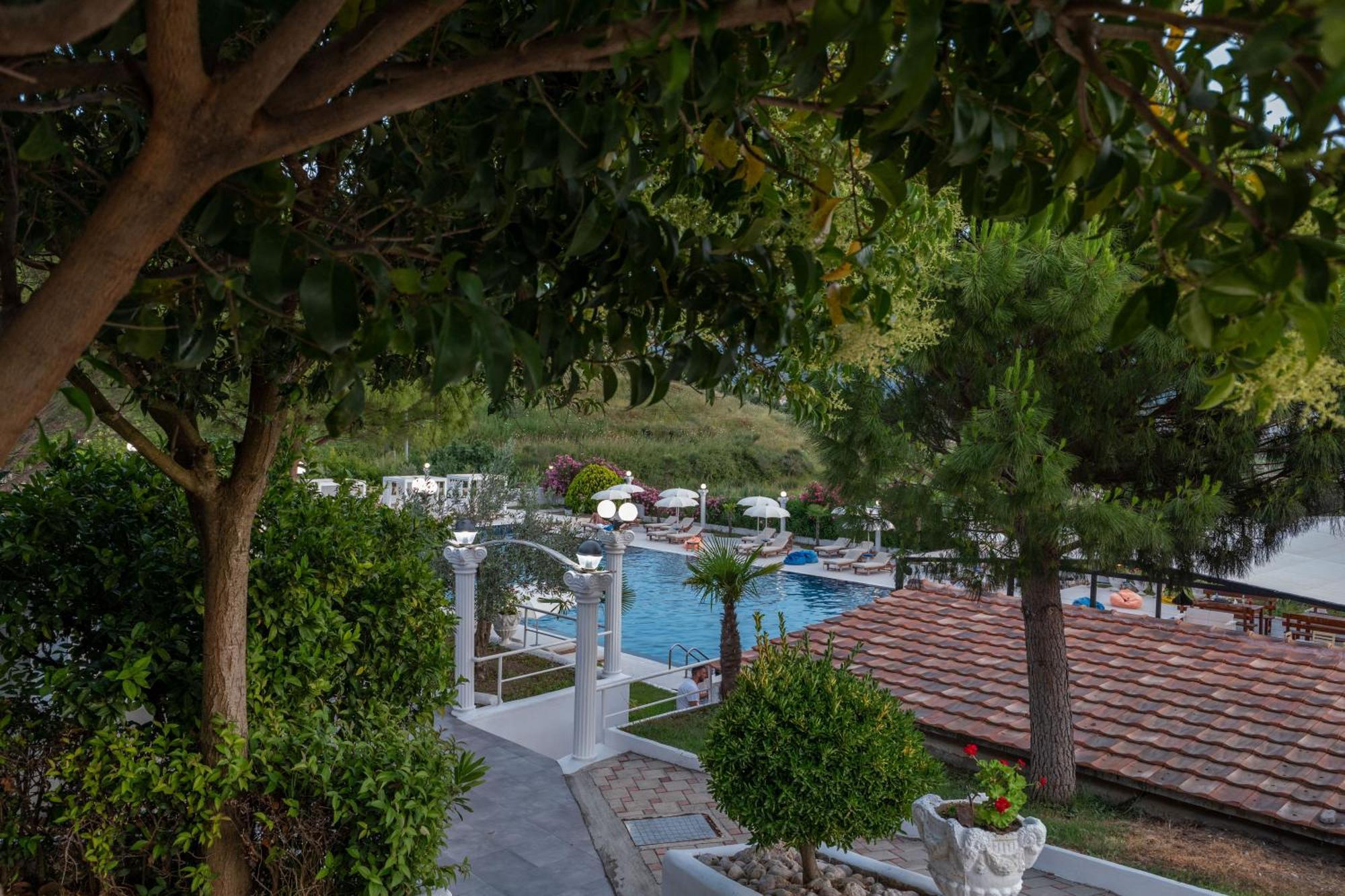 Edva Resort Radhimë Exterior foto