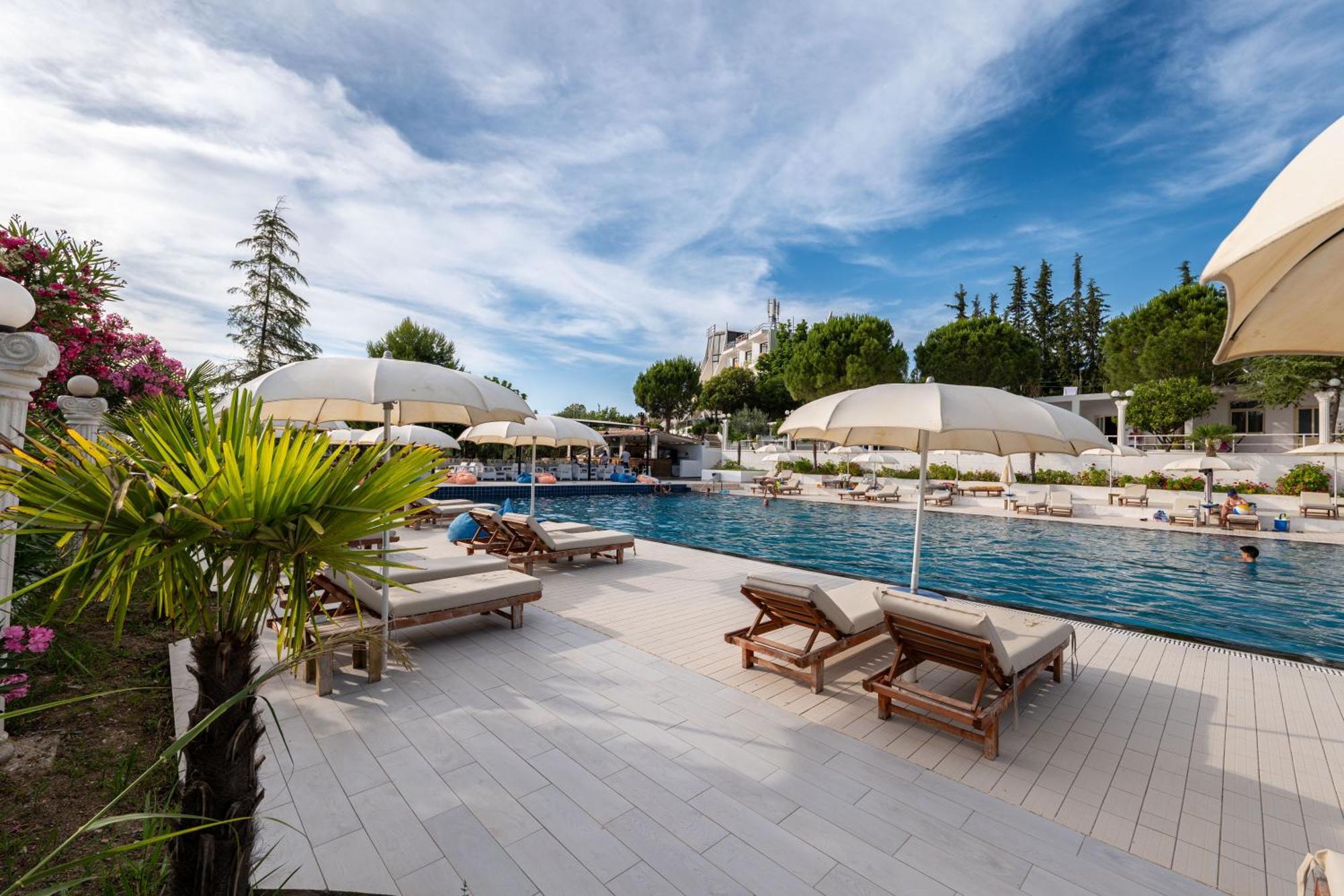 Edva Resort Radhimë Exterior foto