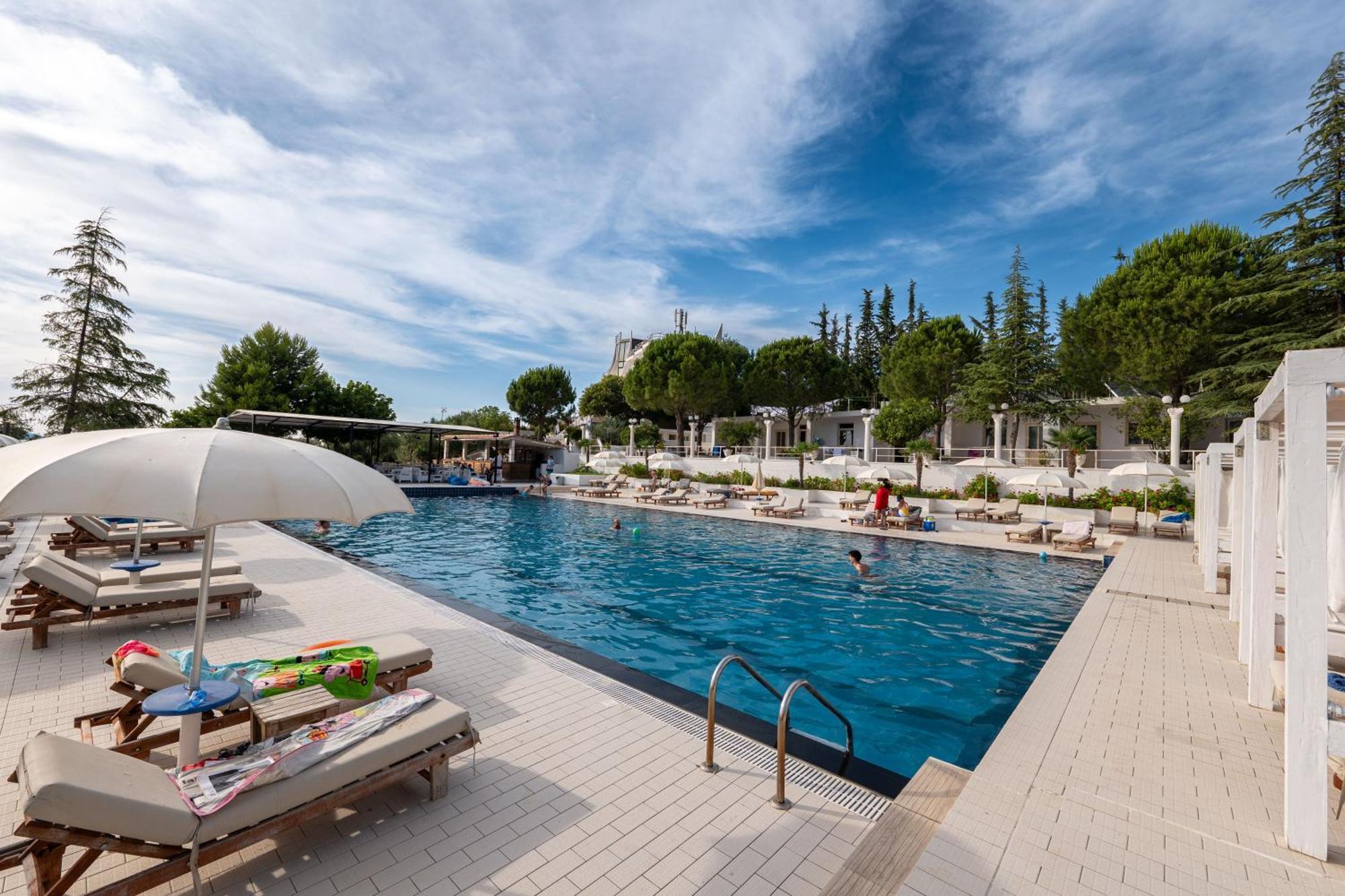Edva Resort Radhimë Exterior foto