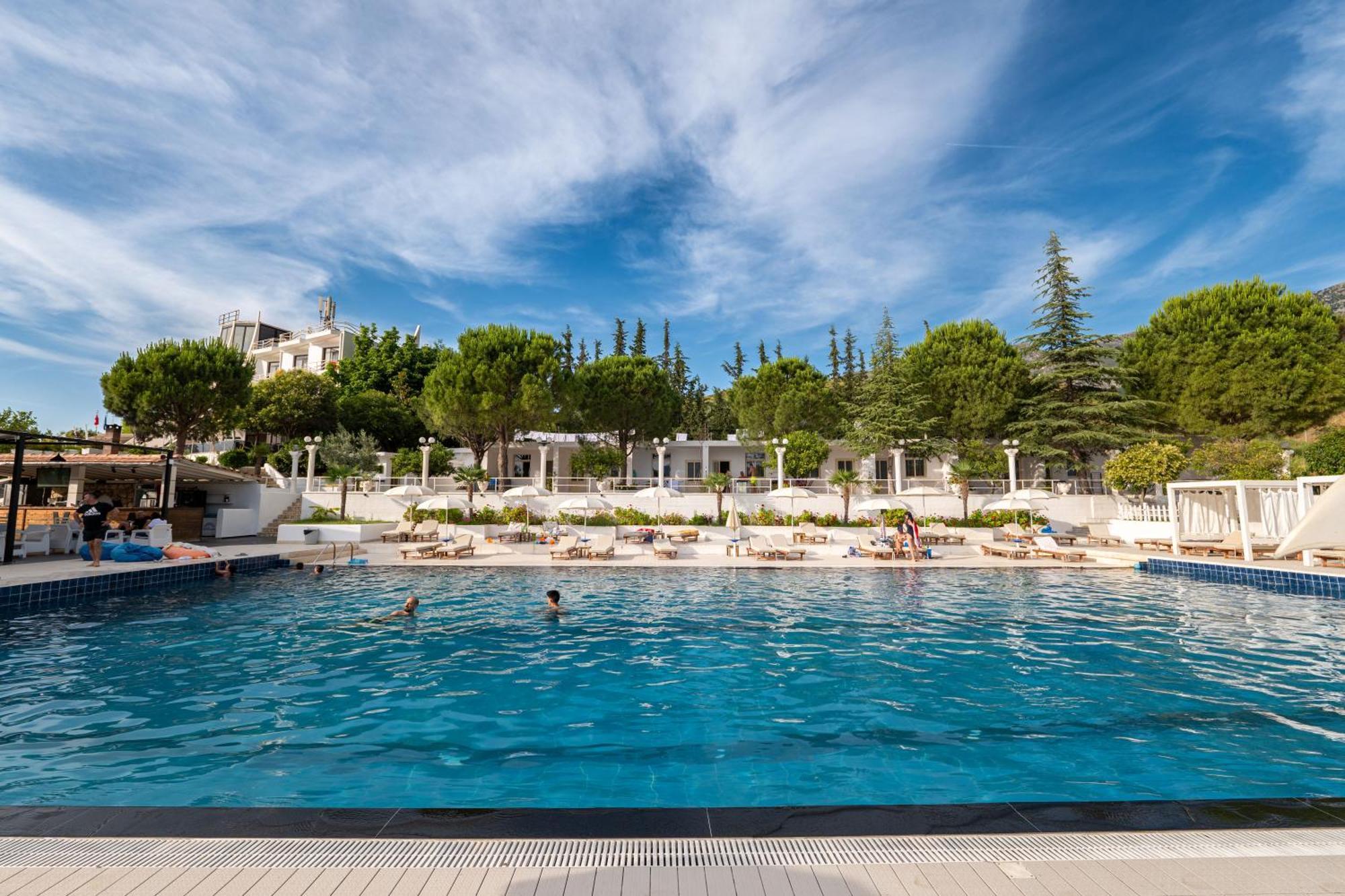 Edva Resort Radhimë Exterior foto