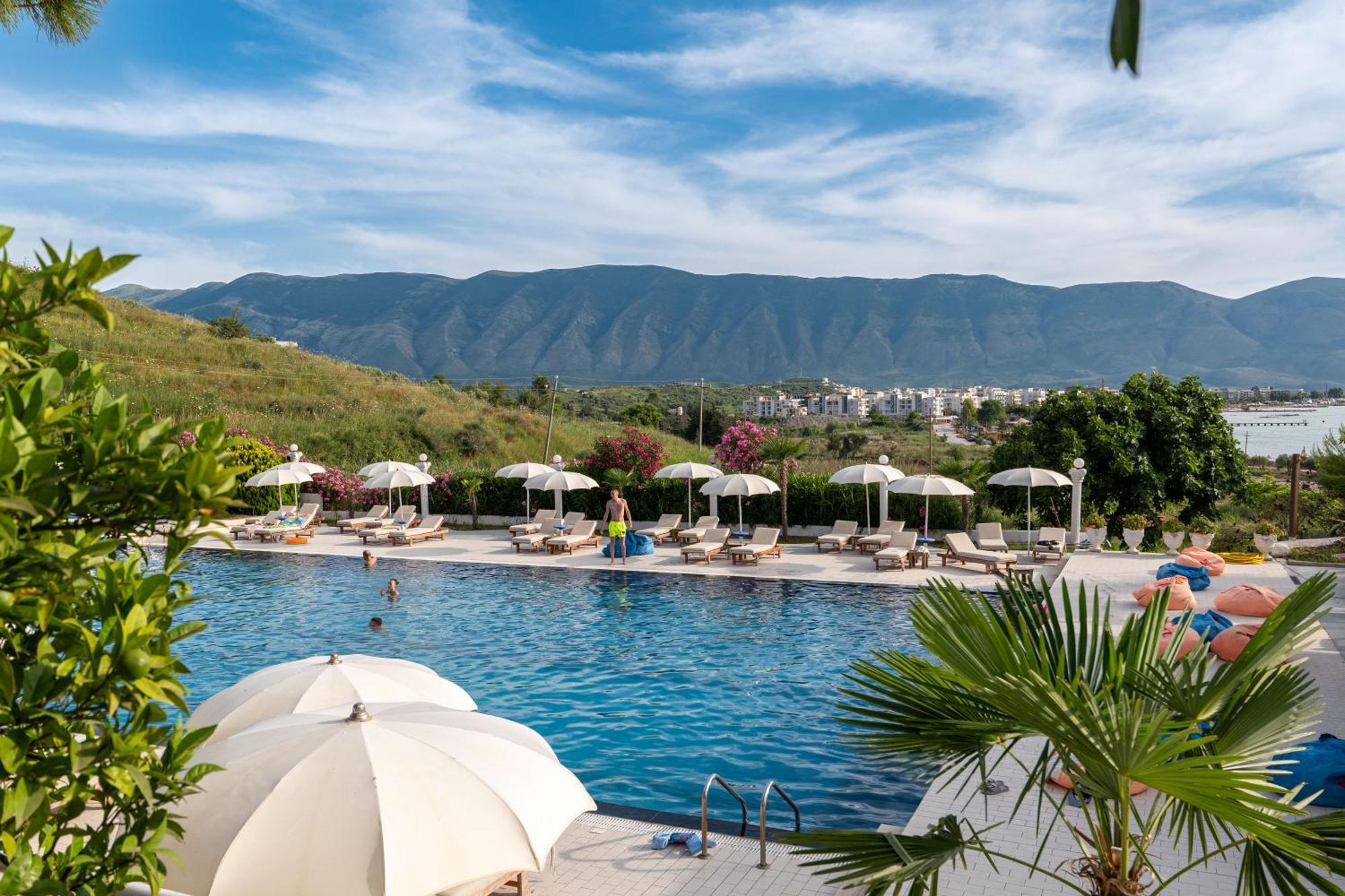 Edva Resort Radhimë Exterior foto