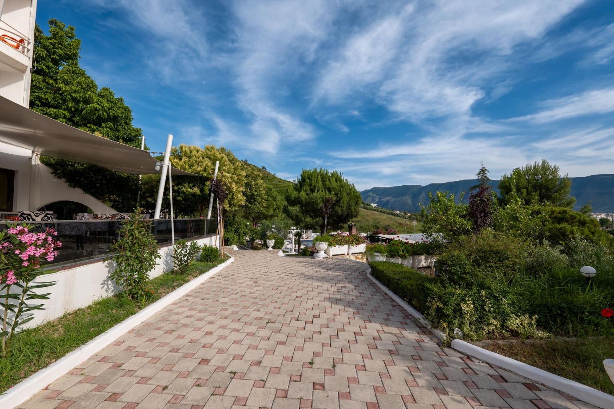 Edva Resort Radhimë Exterior foto