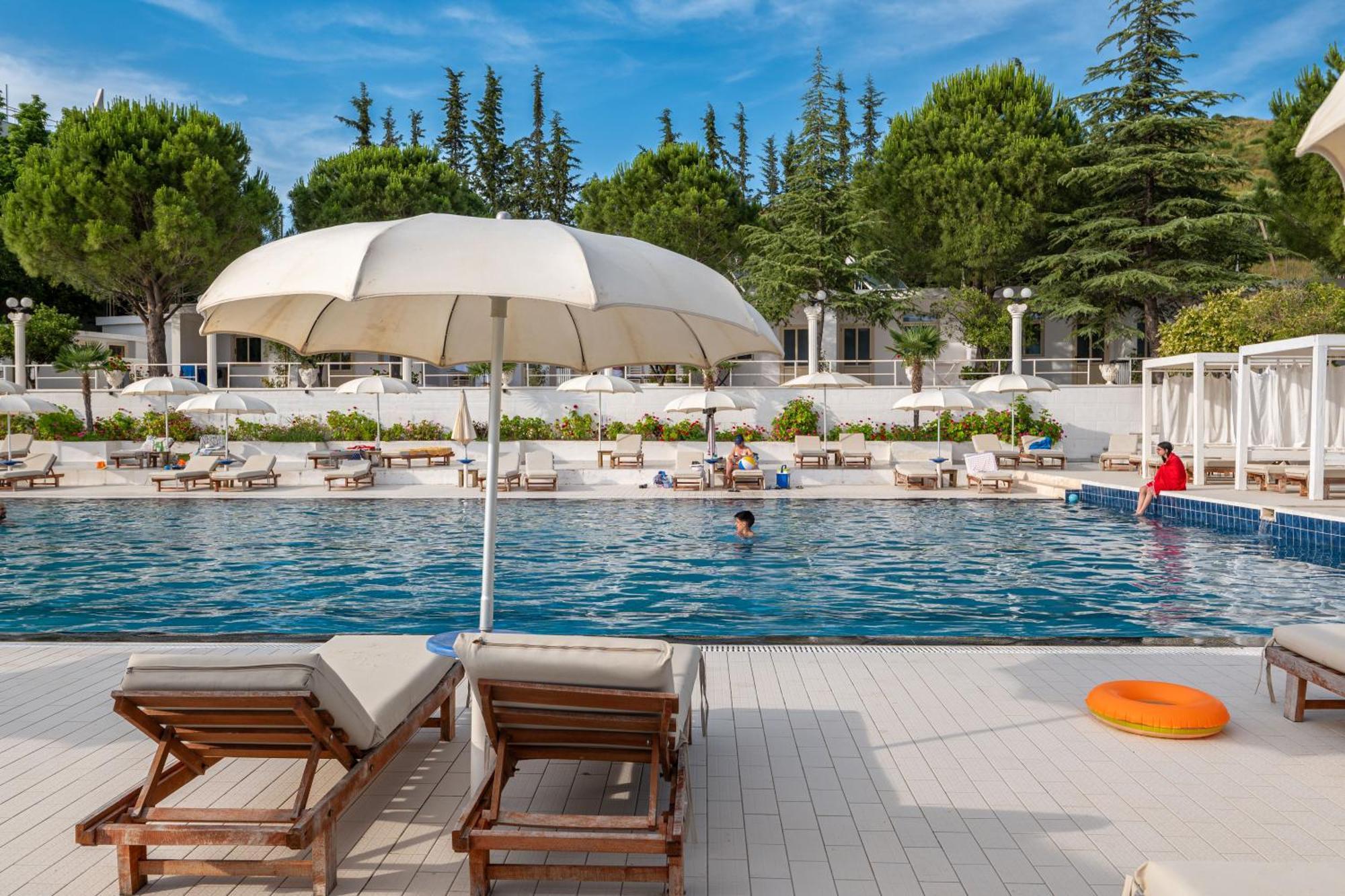 Edva Resort Radhimë Exterior foto